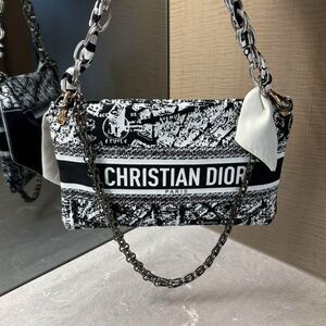 NWT Cheistian Dior Vantity cosmetics bag GWP, in cycles to crossbody bag tote ba